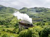 Železniční viadukt Glenfinnan známý z Harryho Pottera